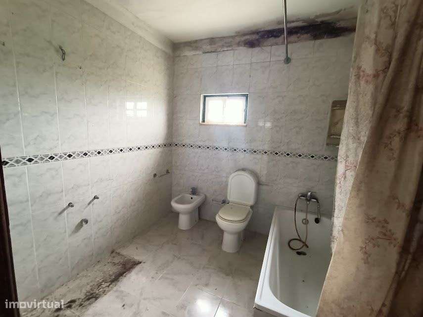 Moradia T2 Geminada com 2 Casas de Banho-15