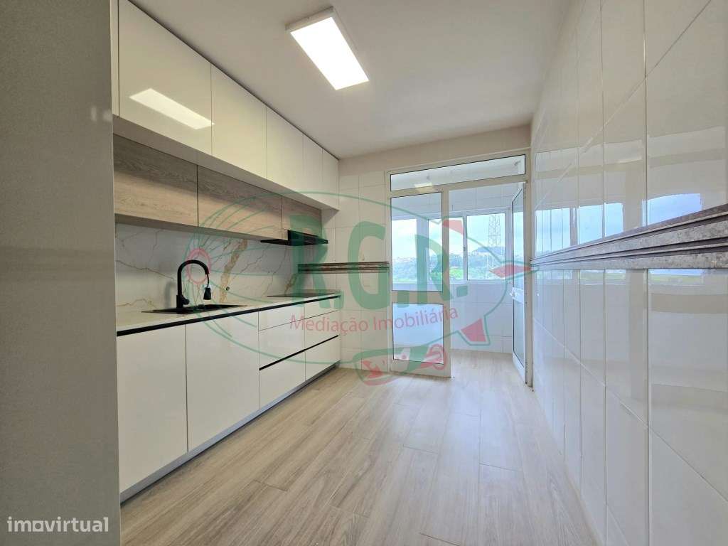 T2 C/ Lg Garagem e Arrúmos - Próximo Metyis-9