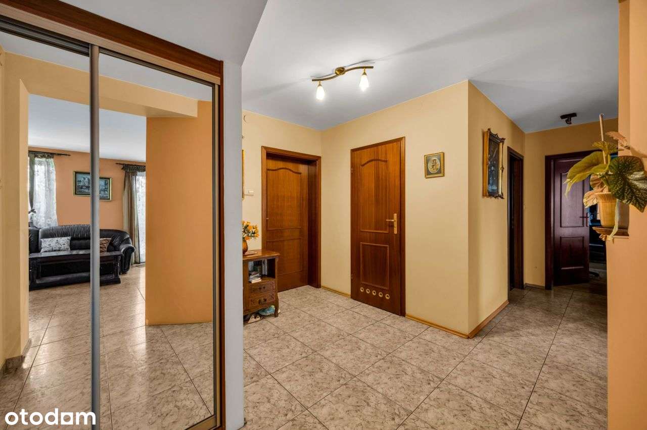 Przestronny dom z zagospodarowaną działką-11