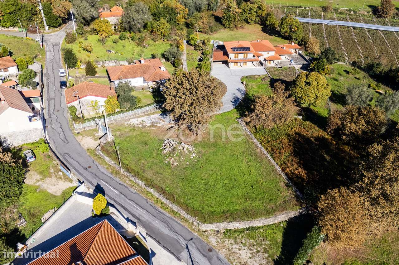 Terreno Urbano 1.1013m2 / Construção até 890m2 - Campos e Louredo - Grande imagem: 2/24