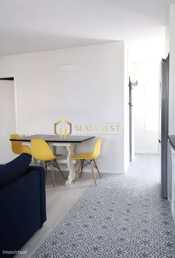 Andar de Moradia T2 Mobilado com Pátio junto ao Metro de Custió - Grande imagem: 3/11