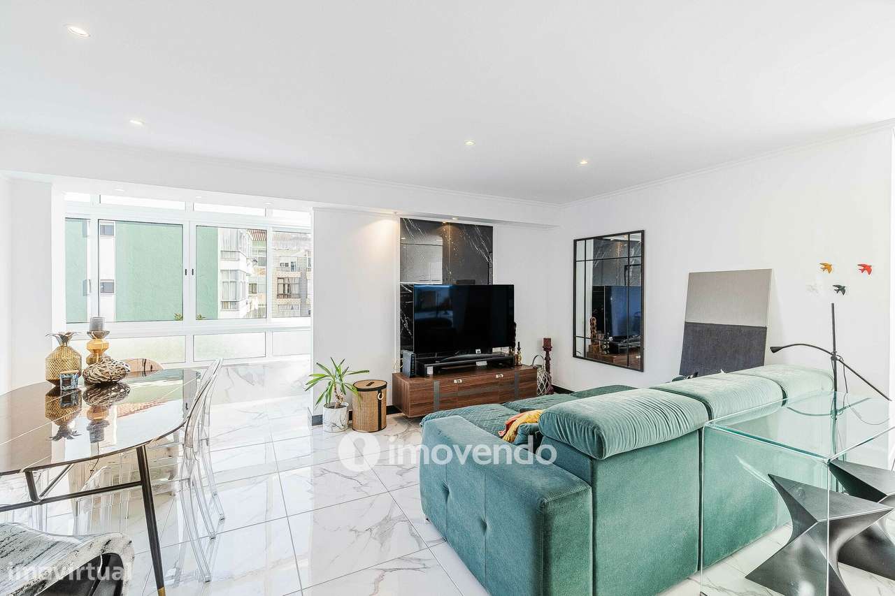 Apartamento T3 totalmente remodelado, com garagem, em Mem Martins - Grande imagem: 2/42