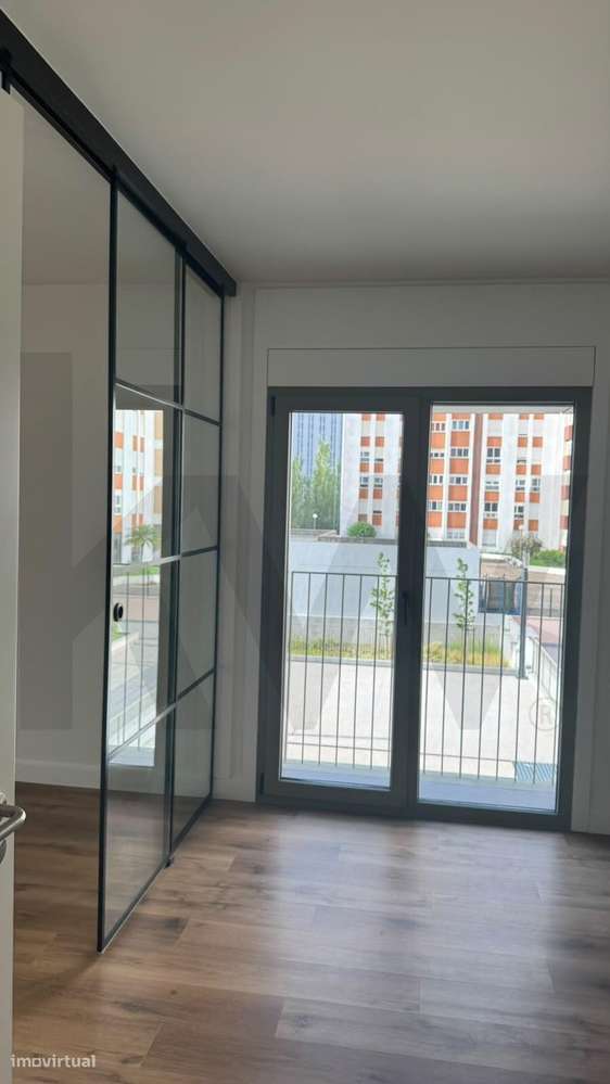 T1 com garagem NOVO a menos de 100 metros da Estação da Ameixoeira, ju-9