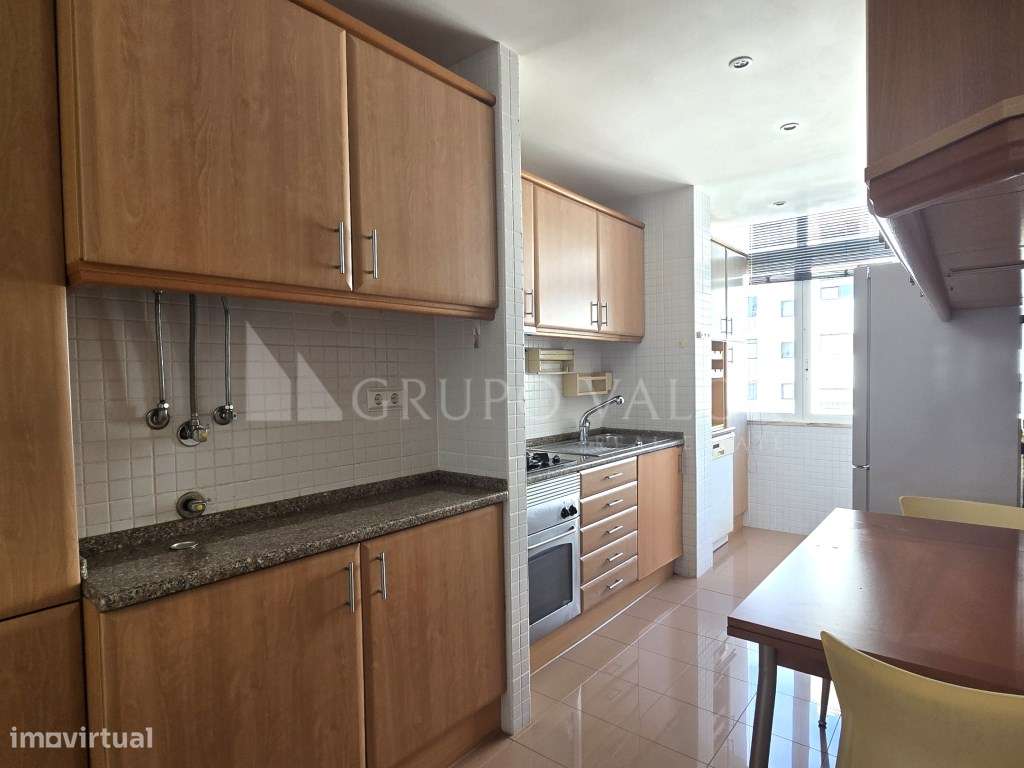 Apartamento T2 com estacionamento coberto privativo na Rinchoa (Rio...-3