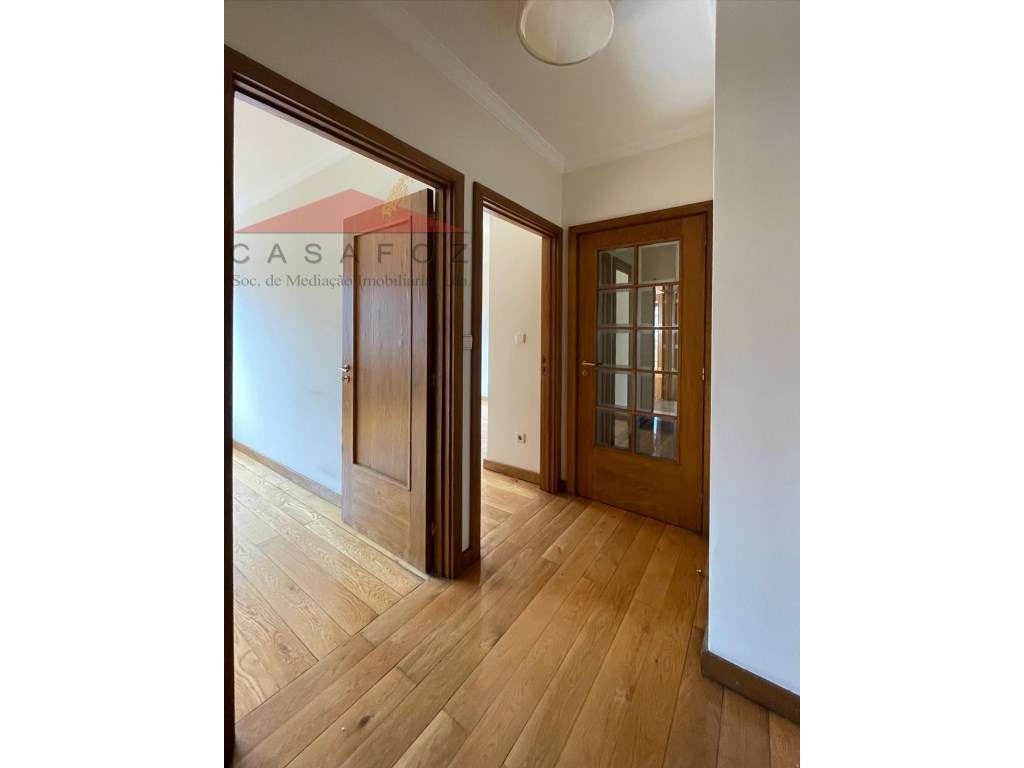 Venda Apartamento T2 em ótimo estado na Rua Lidador-20