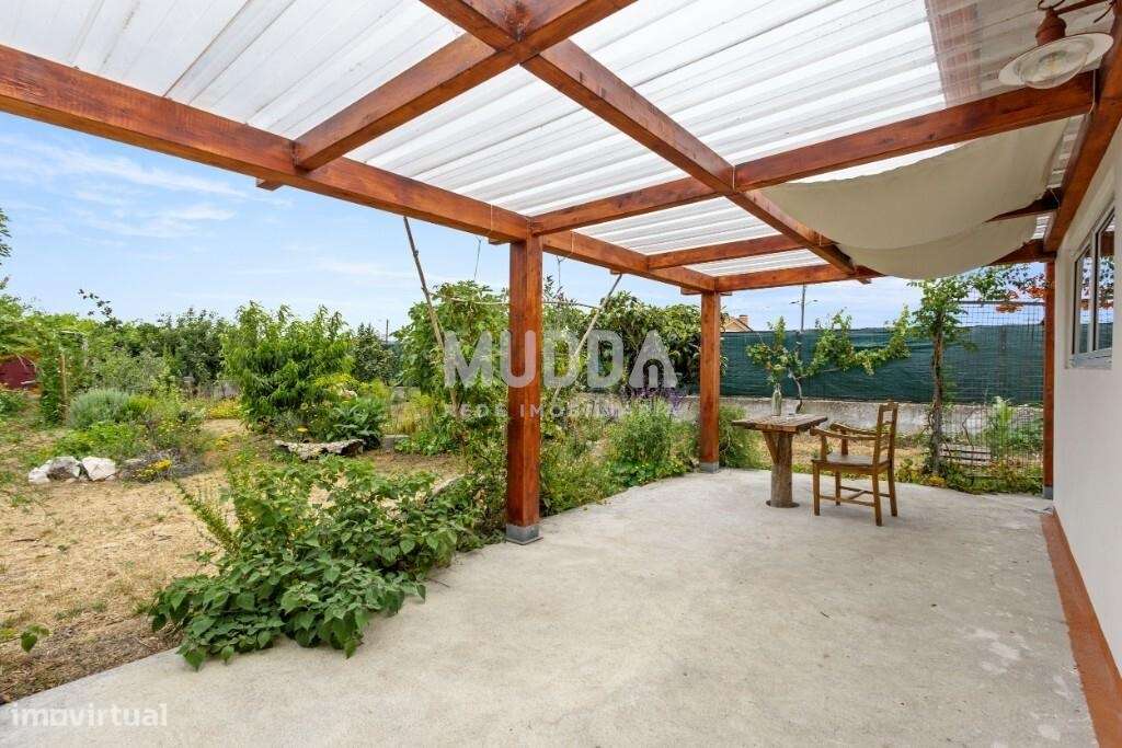 Moradia térrea T3 com anexos e terreno no Campo/Caldas da Rainha-29