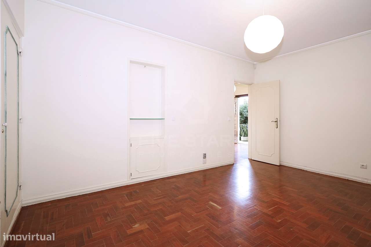 T4 Duplex - Parede - Vista Mar - Varanda - Garagem - Para Renovação-10