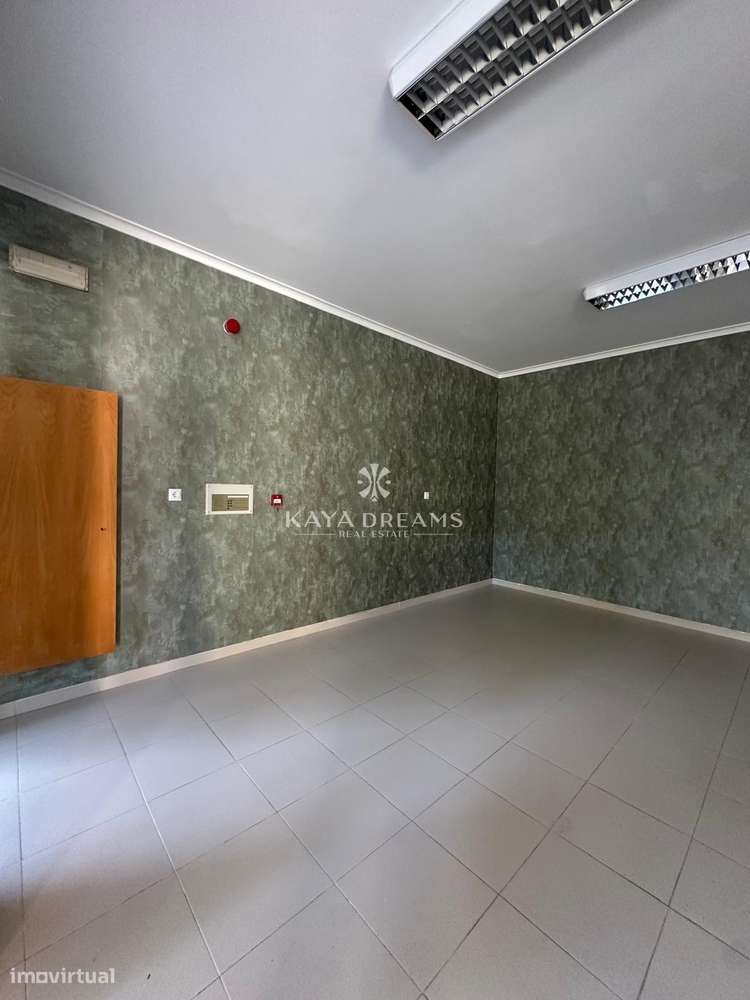 Loja á Venda em Jardim da Amoreira- Ramada - Grande imagem: 5/13