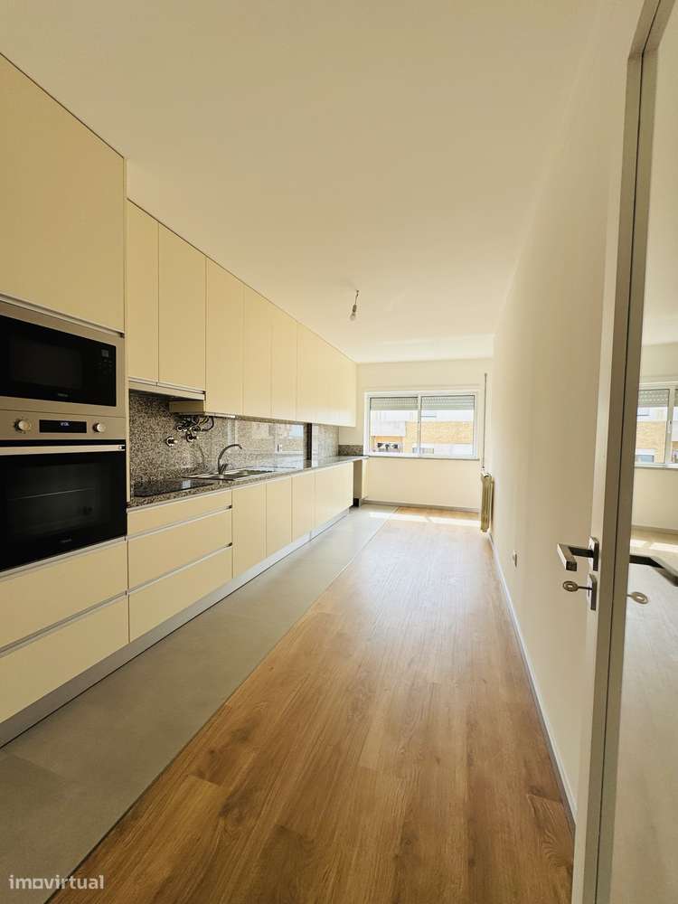 Apartamento T3 com varanda e garagem em Braga-6