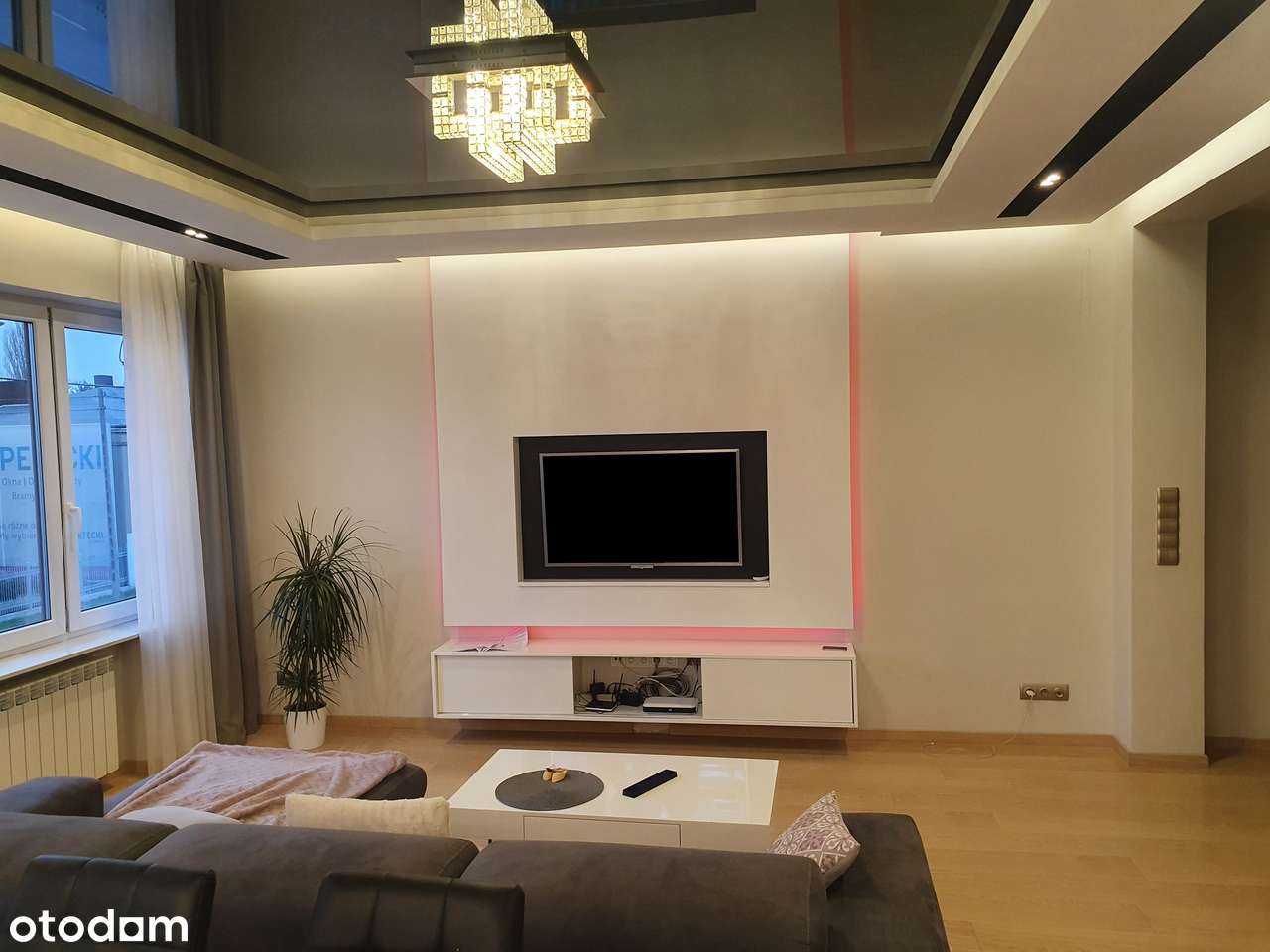 Budynek 350m2, 5 niezależnych lokali mieszkalnych.