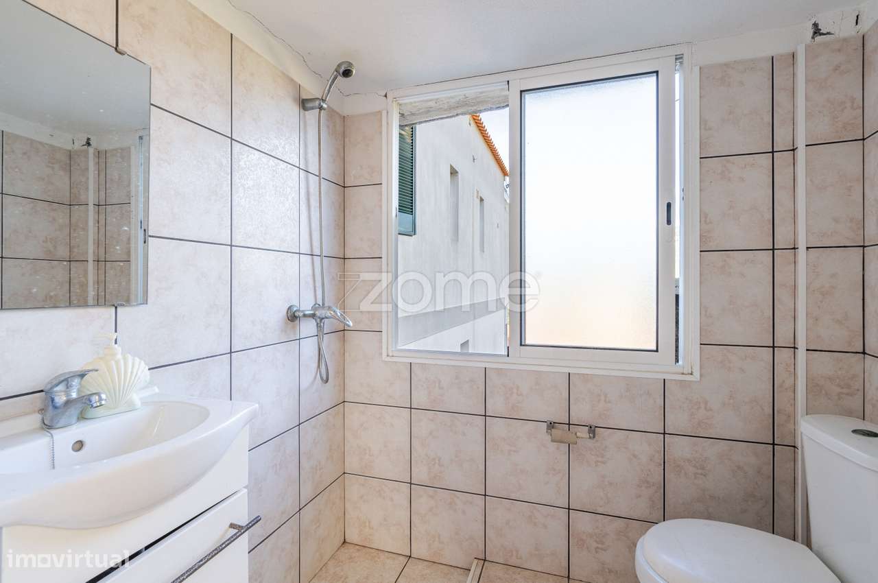 Moradia T6 na Ribeira Brava – Espaço e potencial investimento-37