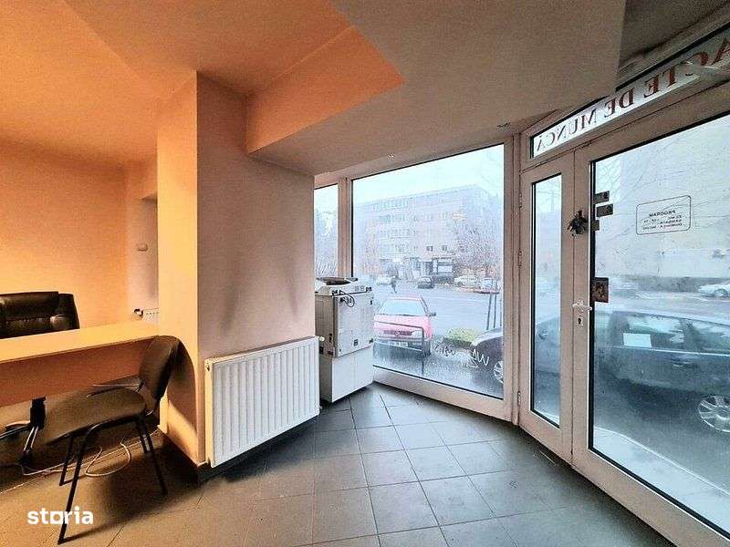 Spatiu birouri/comercial cu vitrina mare de 11 ml la B-dul Zizinului-6