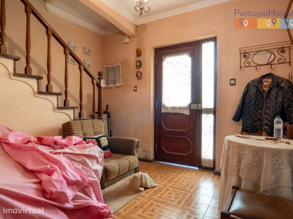 Prédio constituído por 2 apartamentos T2 com entradas independentes...-15