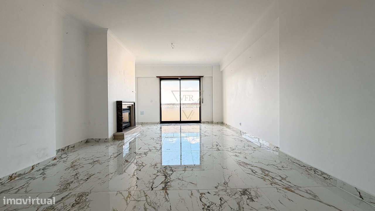 Oportunidade ÚNICA no Cacém! T3 (4 Assoalhadas) com arrecadação e poss - Grande imagem: 5/42