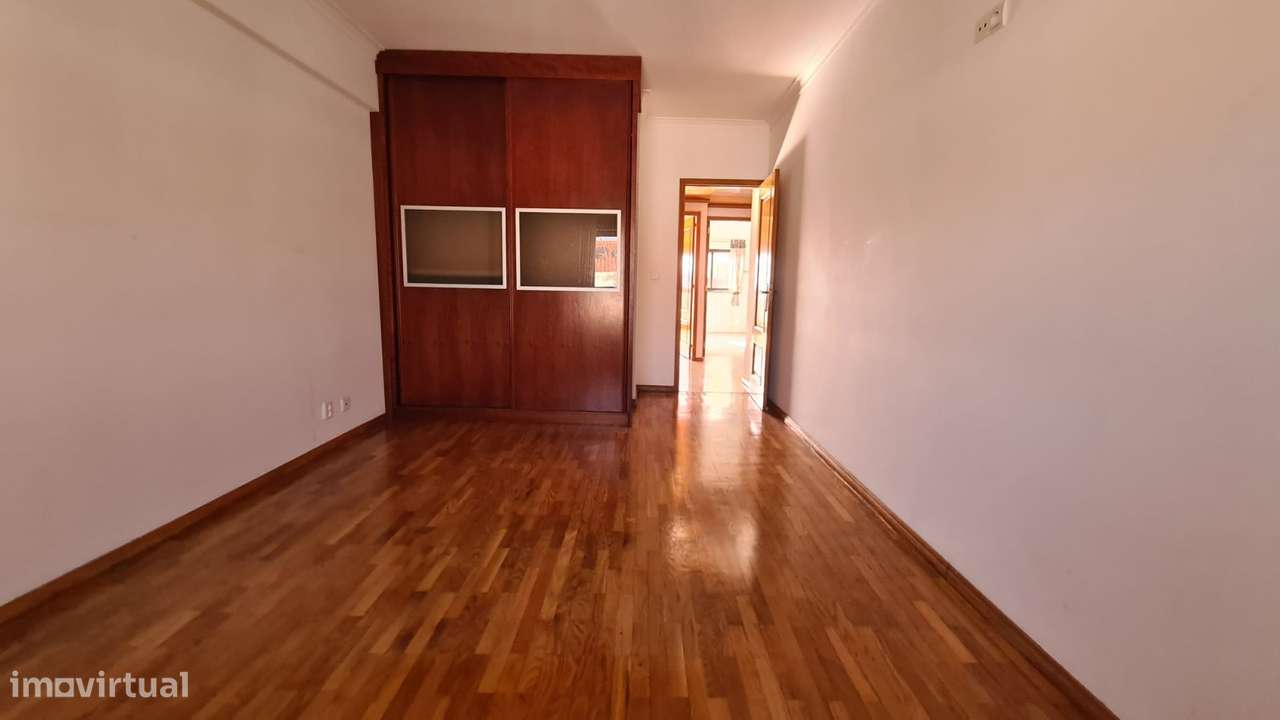 Grande Oportunidade - T2 |4º andar com arrecadação - Grande imagem: 5/11