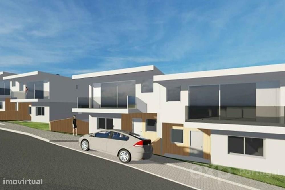 Lote de terreno com 200 m² para construção de moradia Geminada. Perto