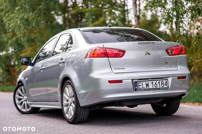 Mitsubishi Lancer 1.5 Invite - 4