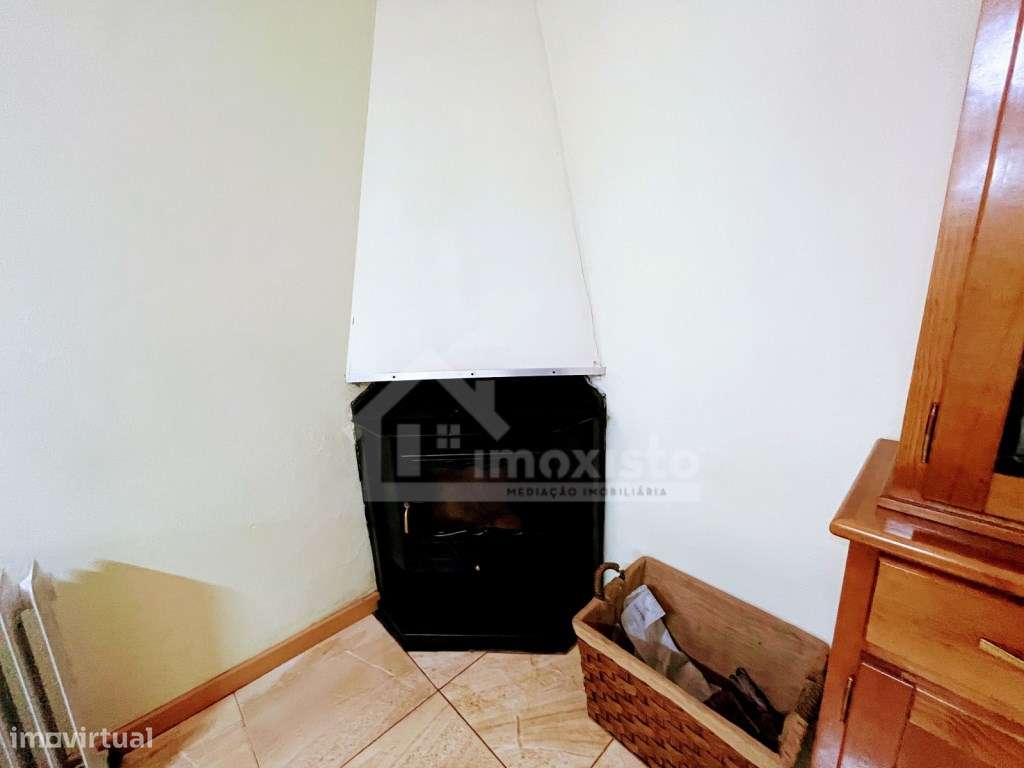 Moradia T4 pronta a habitar, com terreno e anexos em Figueiró dos V... - Grande imagem: 4/36