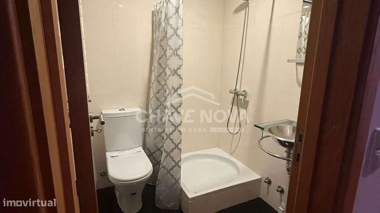 Apartamento T2 com garagem Box em Espinho (250m praia)-16