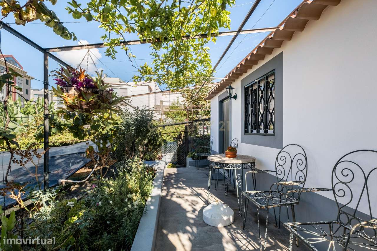 Moradia Típica Madeirense com Potencial Único – Piornais, Funchal-11