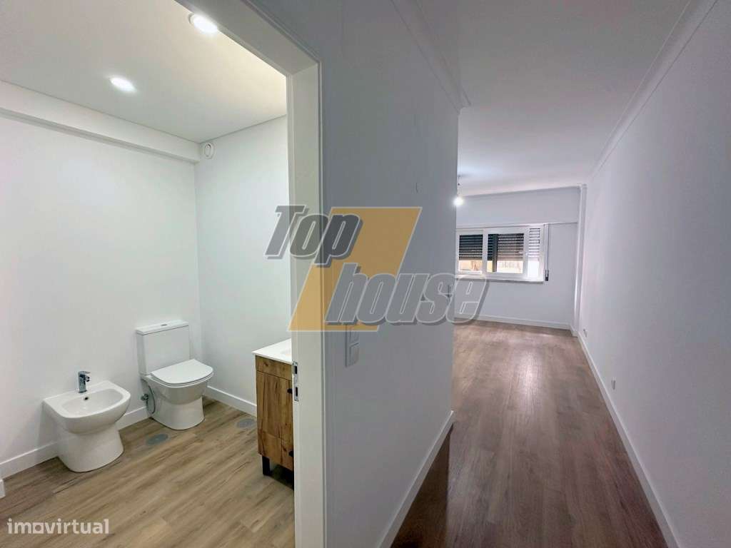 Apartamento T3 Estrada da Luz com parqueamento e arrecadação-23