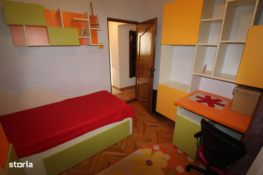Vând apartament 3 camere în Hunedoara, zona OM-Str.Marțișorului, et.2-6