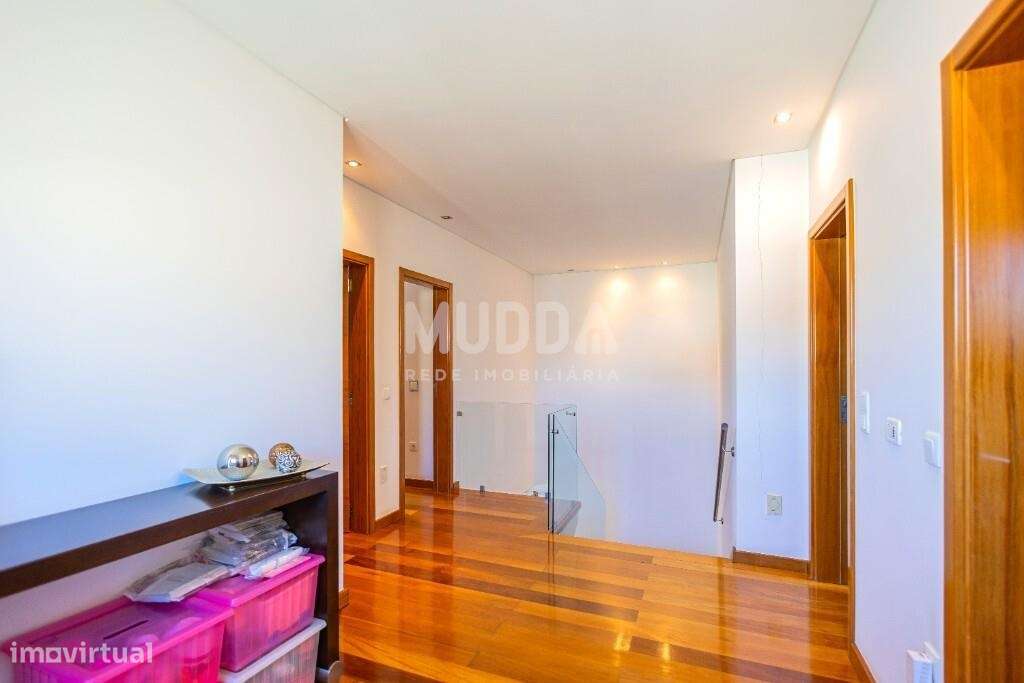 Excelente moradia geminada T4 em Santa Maria da Feira-17