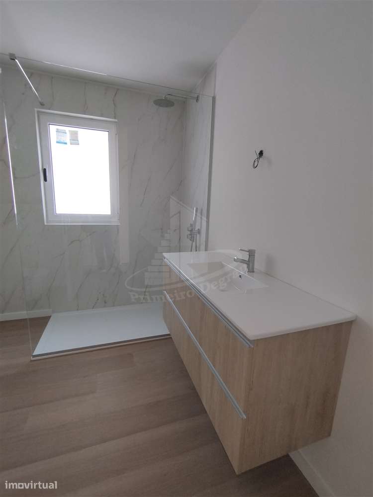 Moradia de 2 pisos com vistas fabulosas-28