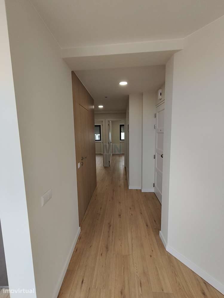 Vende-se T2 Totalmente Renovado em Celas – Vistas Rio e Universidade-10