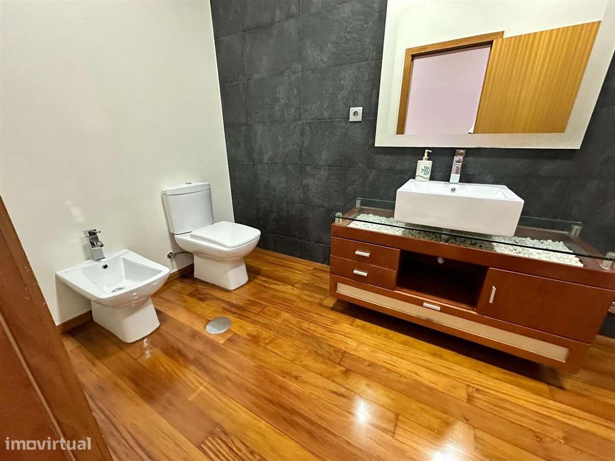 T4 Condomínio fechado com piscina-Póvoa de Varzim-Garagem-19