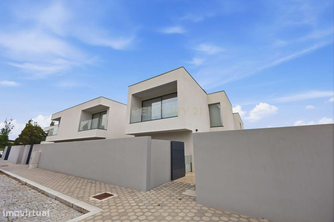 MORADIA T3  COM PISCINA E JARDIM | VALADARES | JUNTO AO MAR-33
