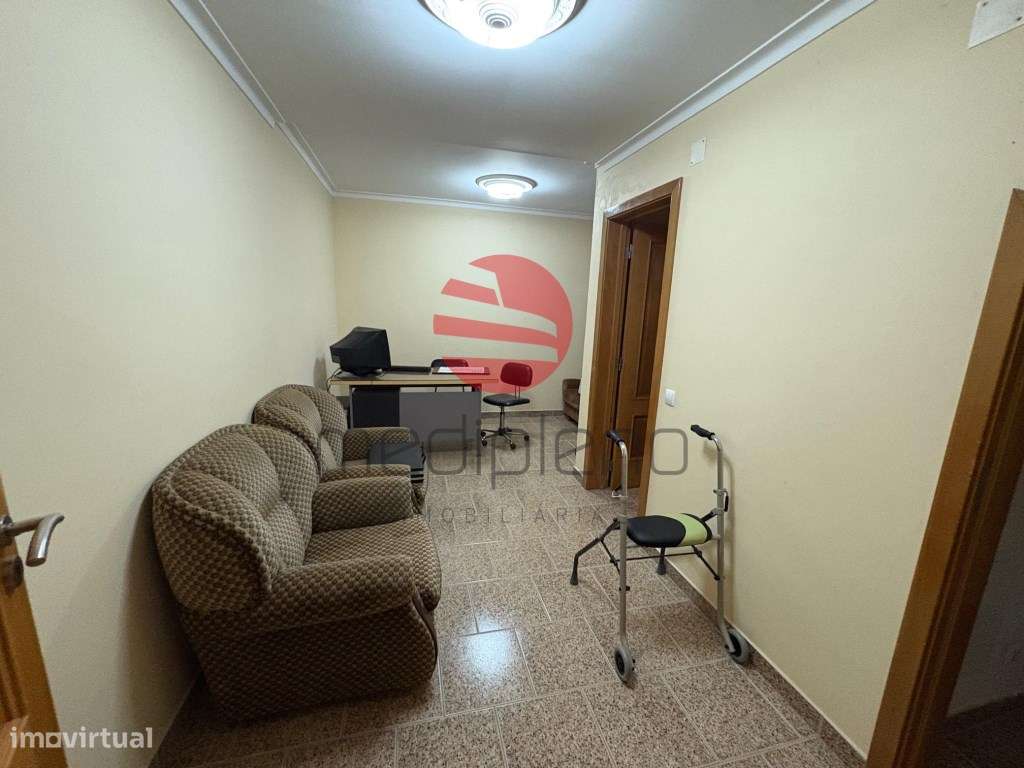 Moradia Bi-Familiar T8 Venda Moimenta da Beira-11
