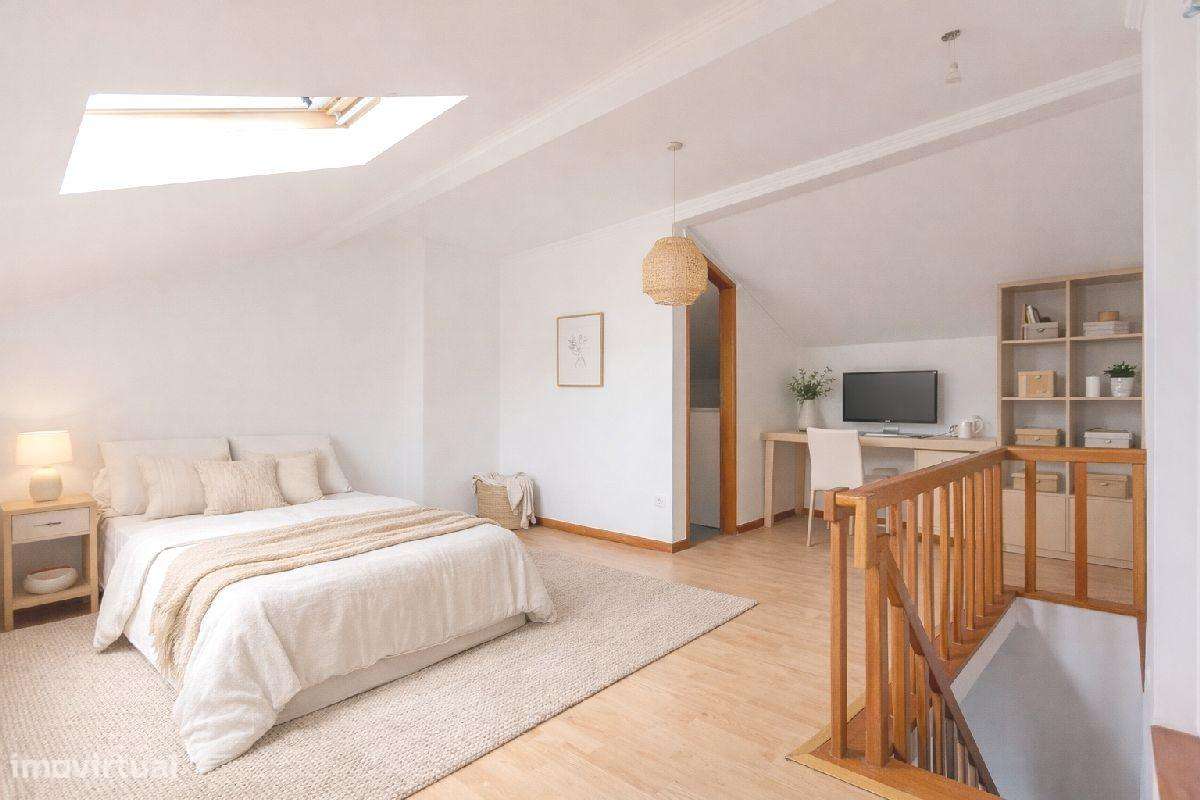 T2 Duplex com 101 m2 e 2 WC – Um apto. diferente na Amadora-5