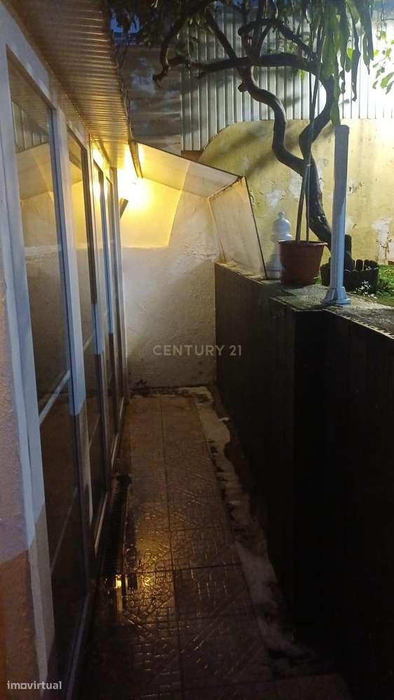 Apartamento T2+1 com Terraço no Centro de Odivelas-35