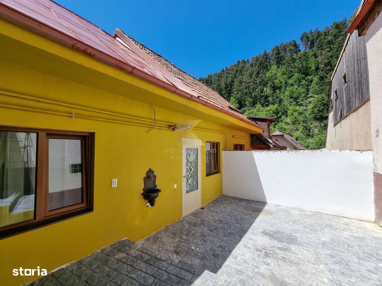 Casă individuală complet renovată, situată în centrul istoric al Brașo-0