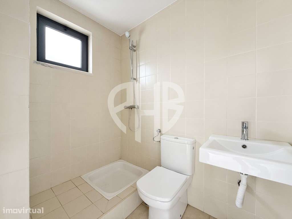 Exclusiva Moradia T5 de Arquitetura Contemporânea em Almada - Feijó-34