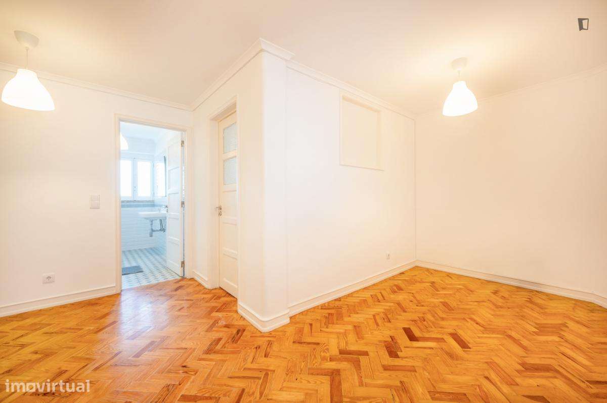 Quarto - localizado em Alameda Lisbon - Grande imagem: 2/9