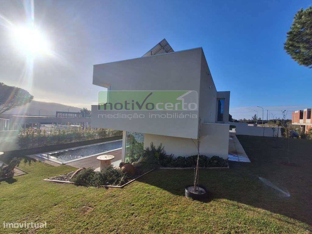 Moradia Isolada T6+1 com Piscina e Vista Única para a Serra de Sint...-6