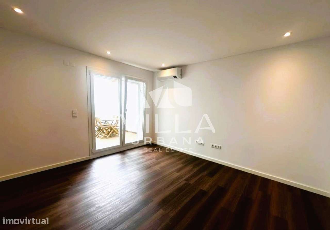 Apartamento T2 c/ Espaço Exterior localizado no Centro de Almada-9