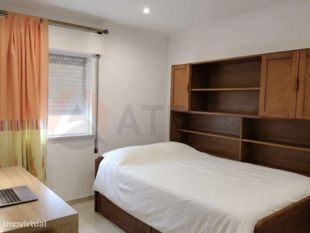 T3 Totalmente Remodelado no Montijo com Quintal e Anexo T0-11