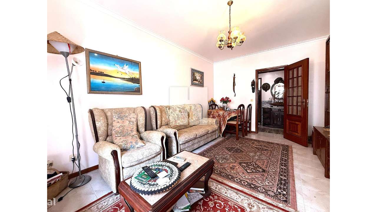 Apartamento T2 c/ Arrumo-16