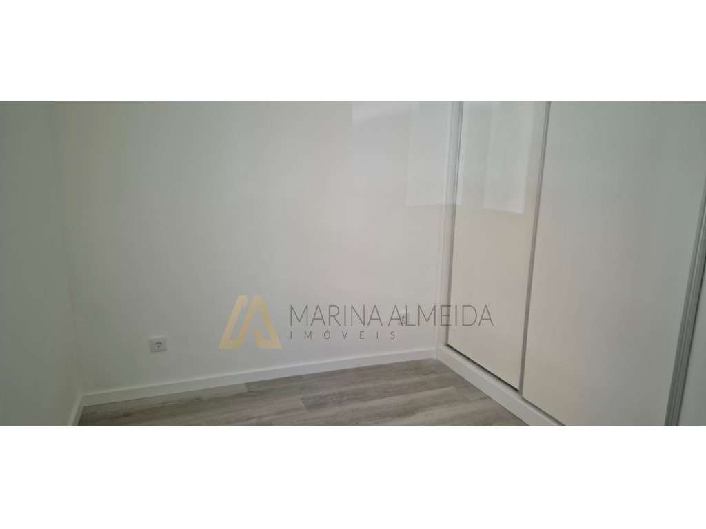 Moradia térrea T1+1 totalmente remodelada de raiz, acabamentos mode... - Grande imagem: 4/17