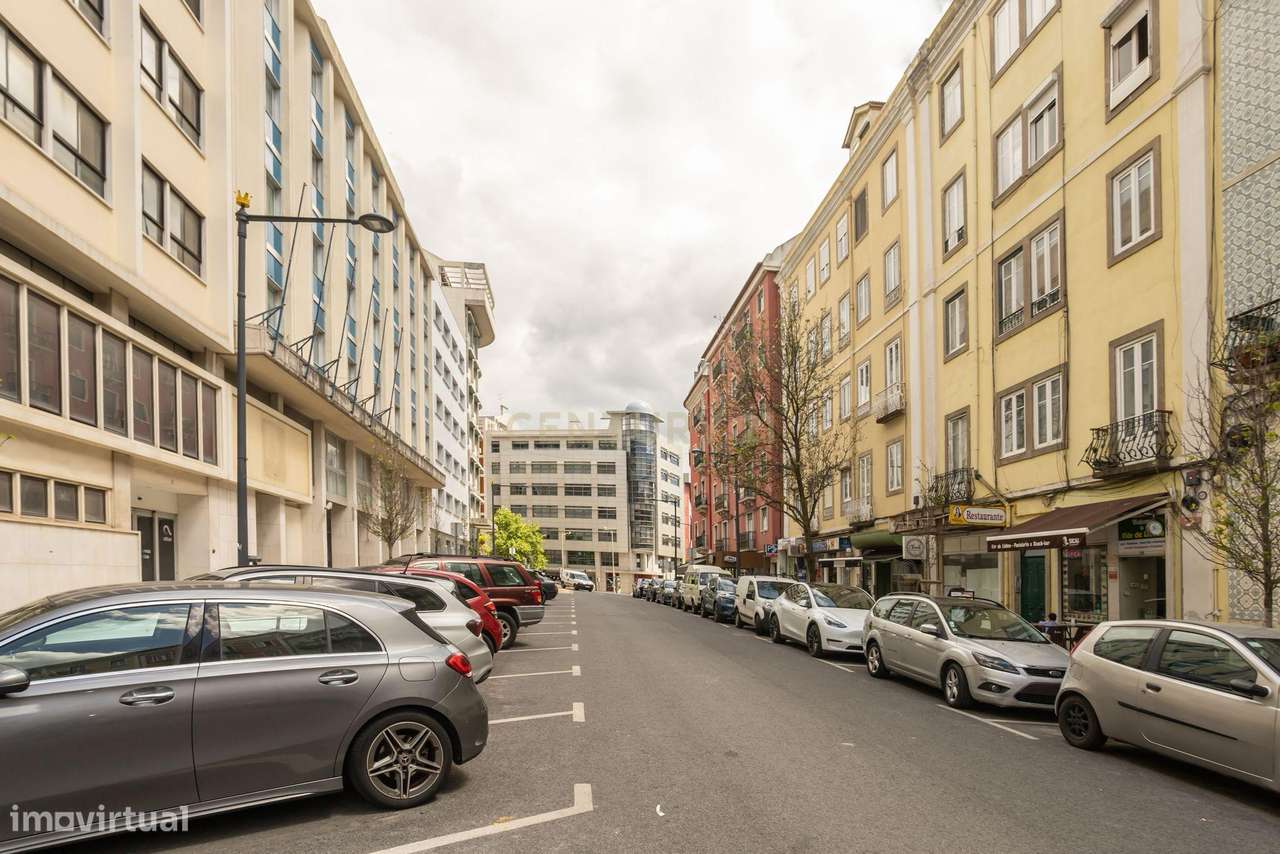 Apartamento T2 para remodelação nas Picoas -Lisboa-22