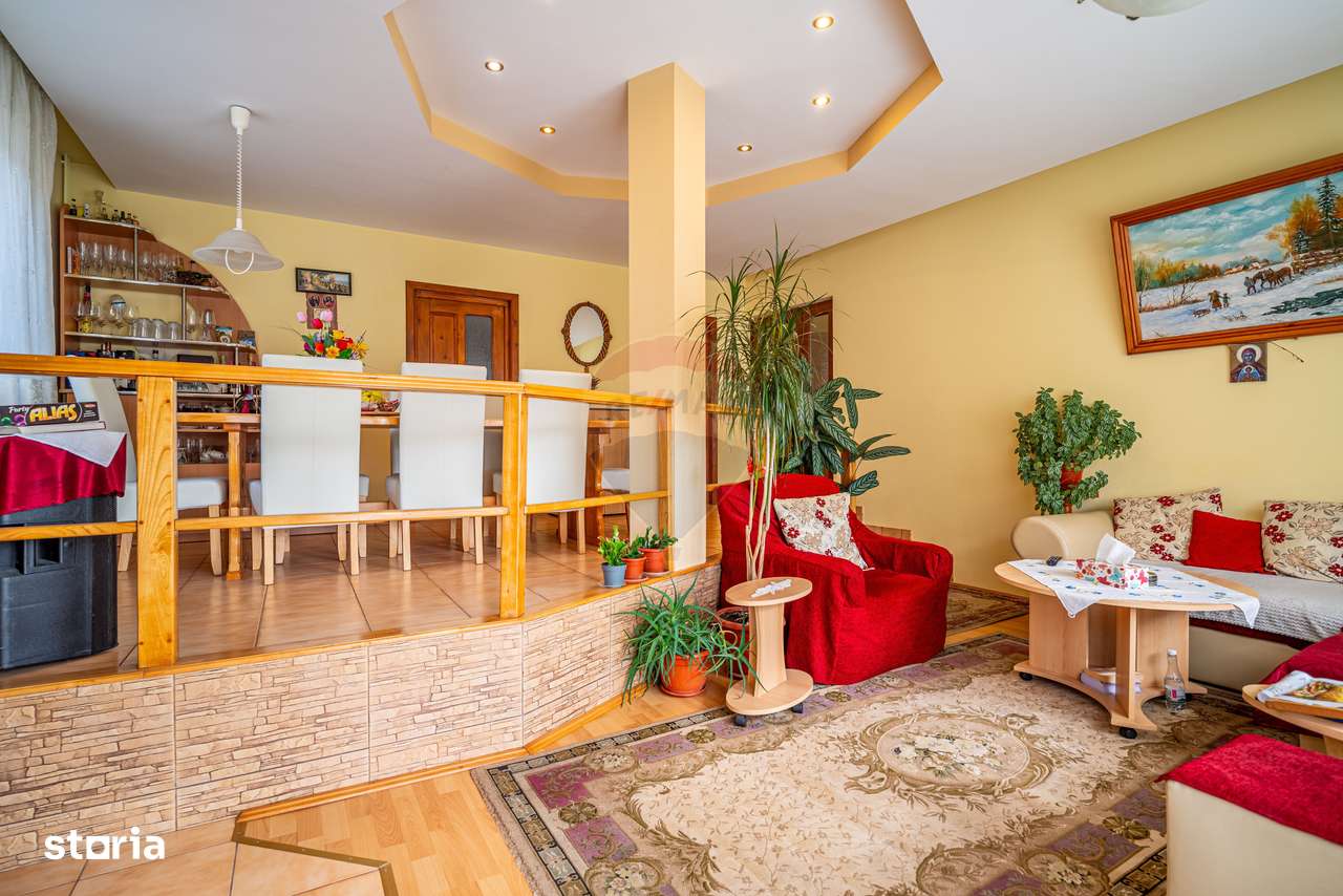 Casă spațioasă în Bușteni, cu vedere superbă către Munții Bucegi - Imagine principală: 5/20