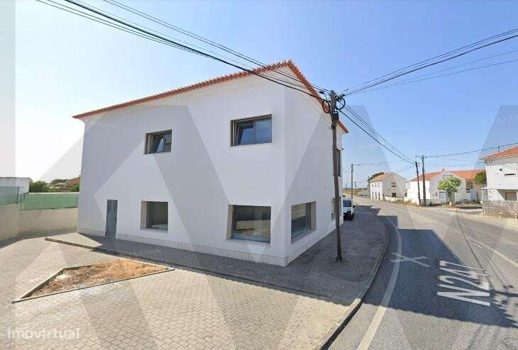 Loja com 111m2 na Carvoeira-4