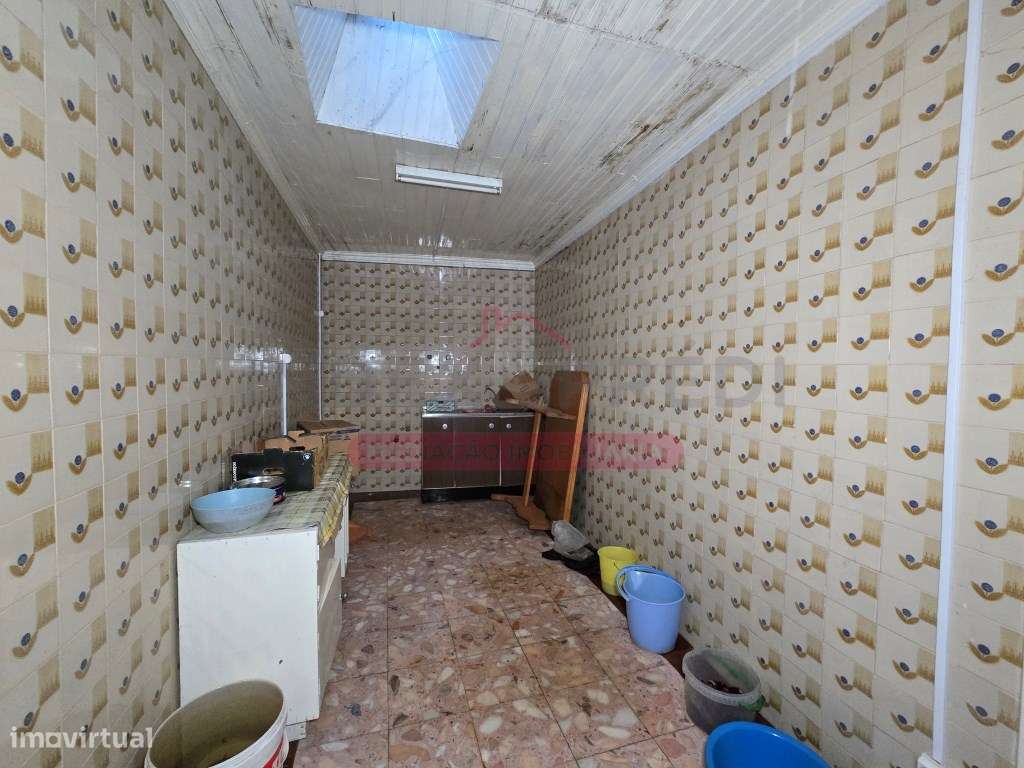 Prédio com varias frações Autónomas - Venda Judicial - Guarda-44