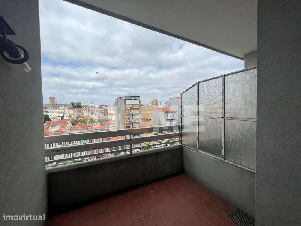 Apartamento T3+1, com varanda à Av. Fernão de Magalhães- Bonfim- Porto-41