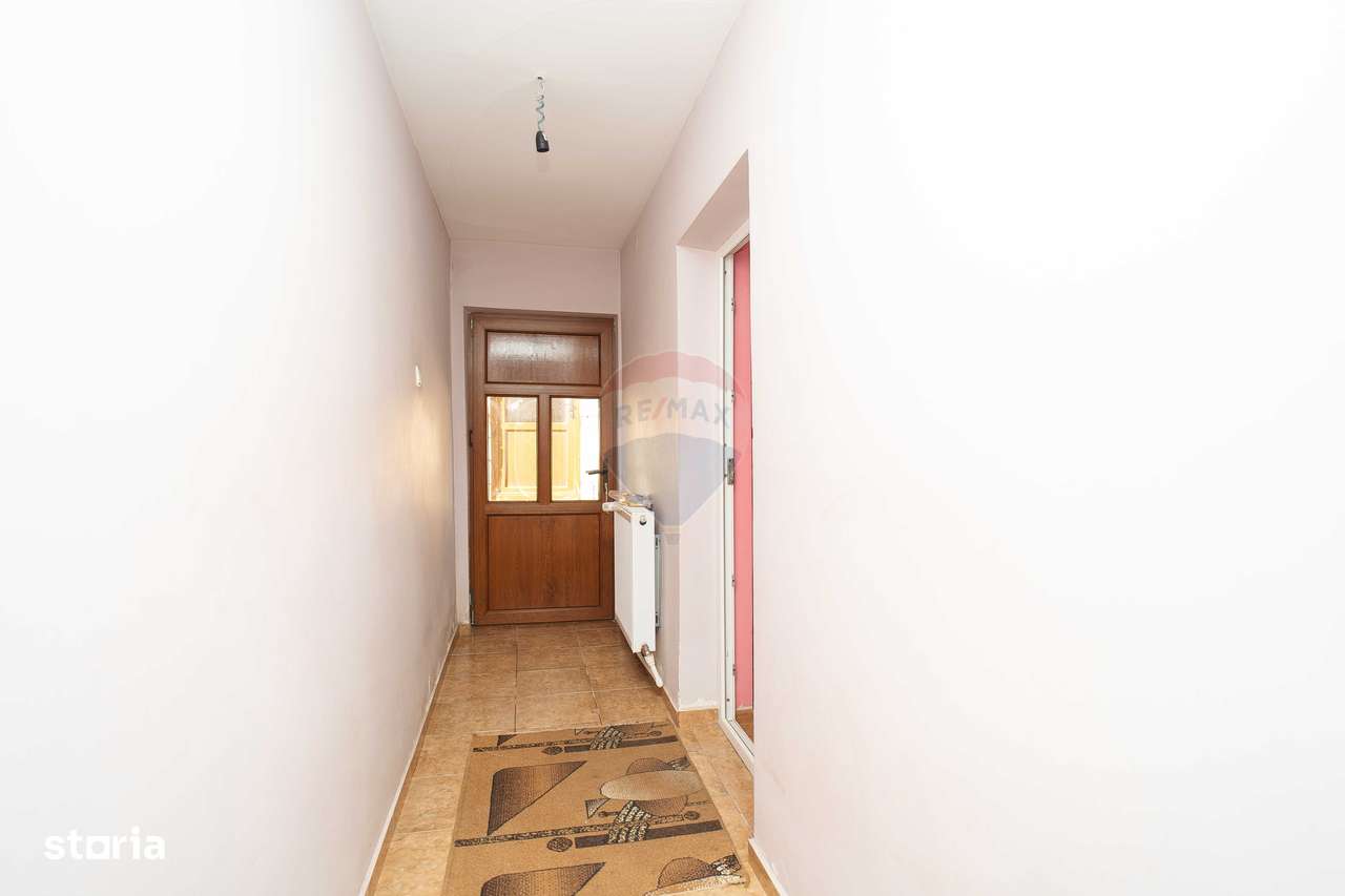 Casă de Vânzare, 3 Camere, 1577mp Teren la E58 - Lețcani, Iași-6