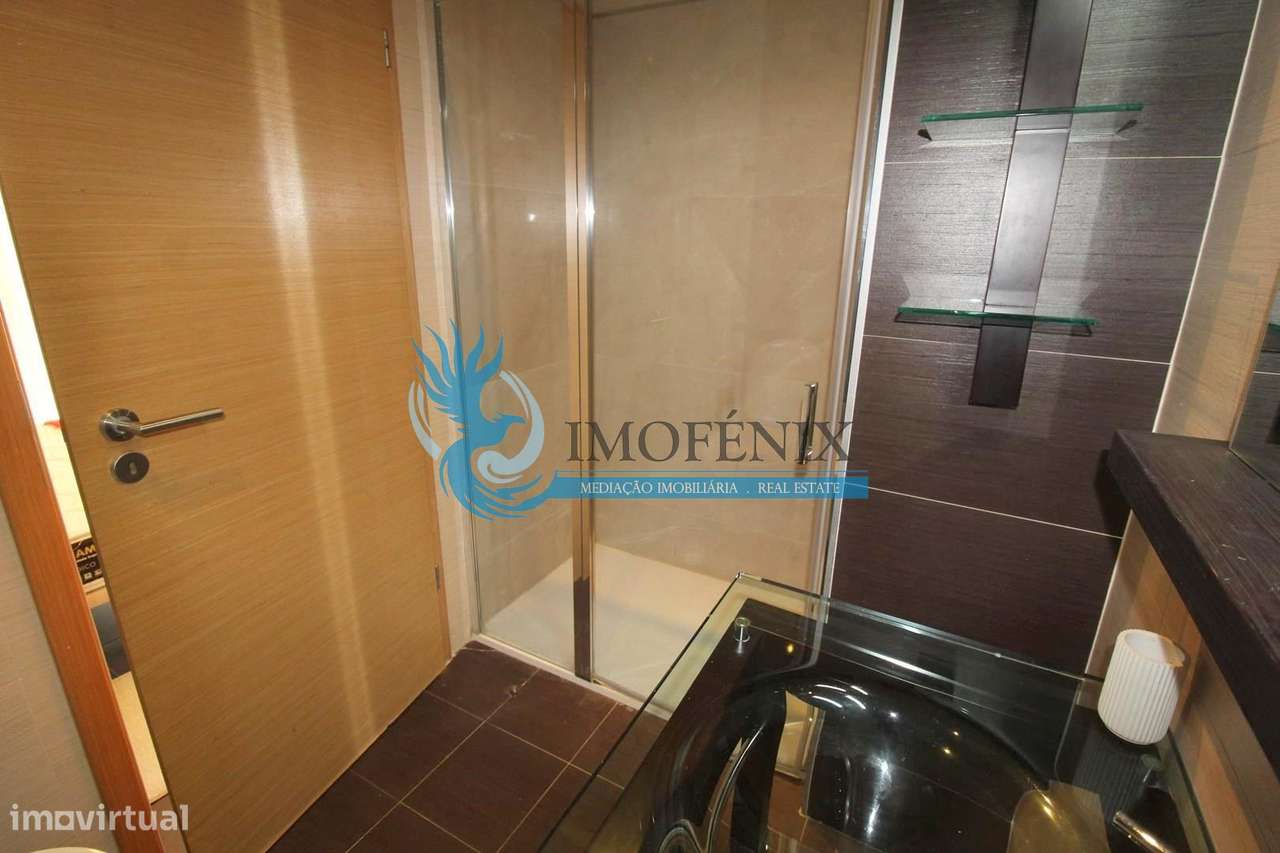 Moradia Geminada renovada T2+1 com piscina e garagem- Patroves- Albufe-18