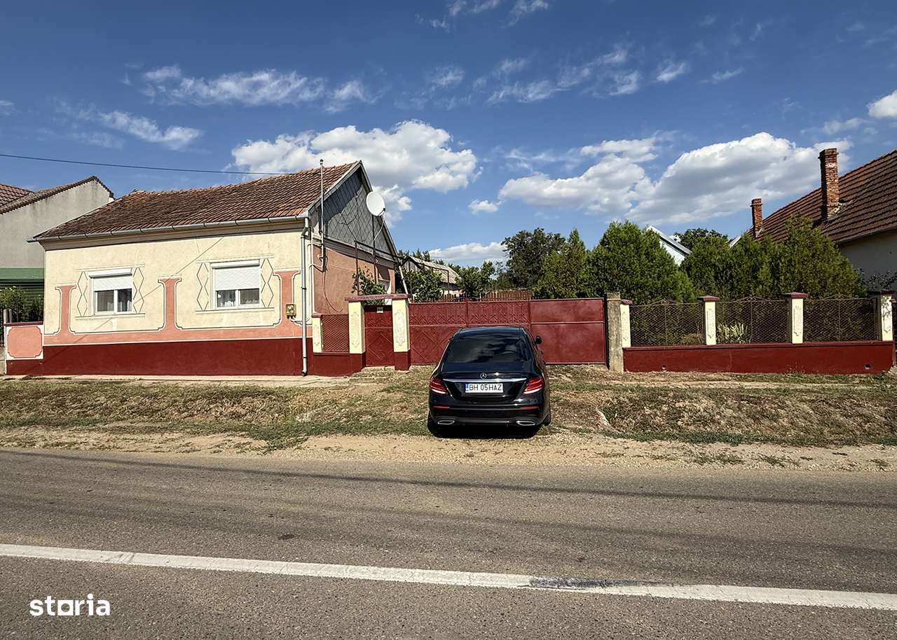 Casa cu teren de 8000 mp. - Cetariu - IMOBIHOR - Imagine principală: 1/14